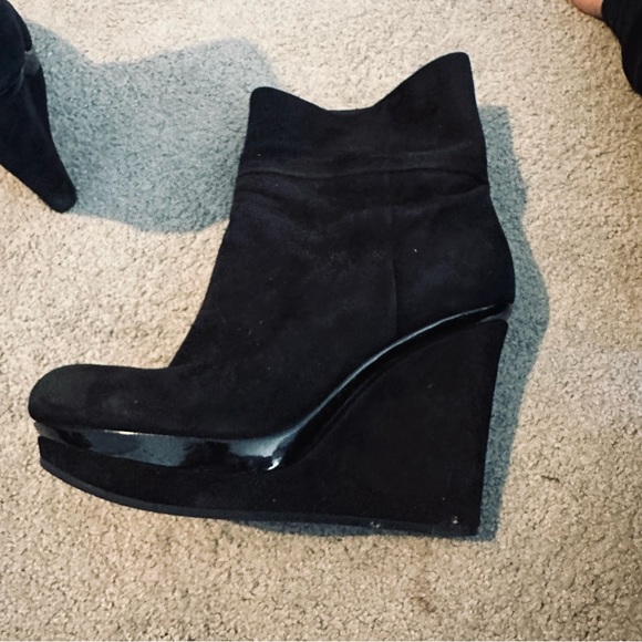 Via Spiga worn 3-4 times. Check the soles.. show no wear!Beautiful suedeNo scuff - Picture 5 of 6